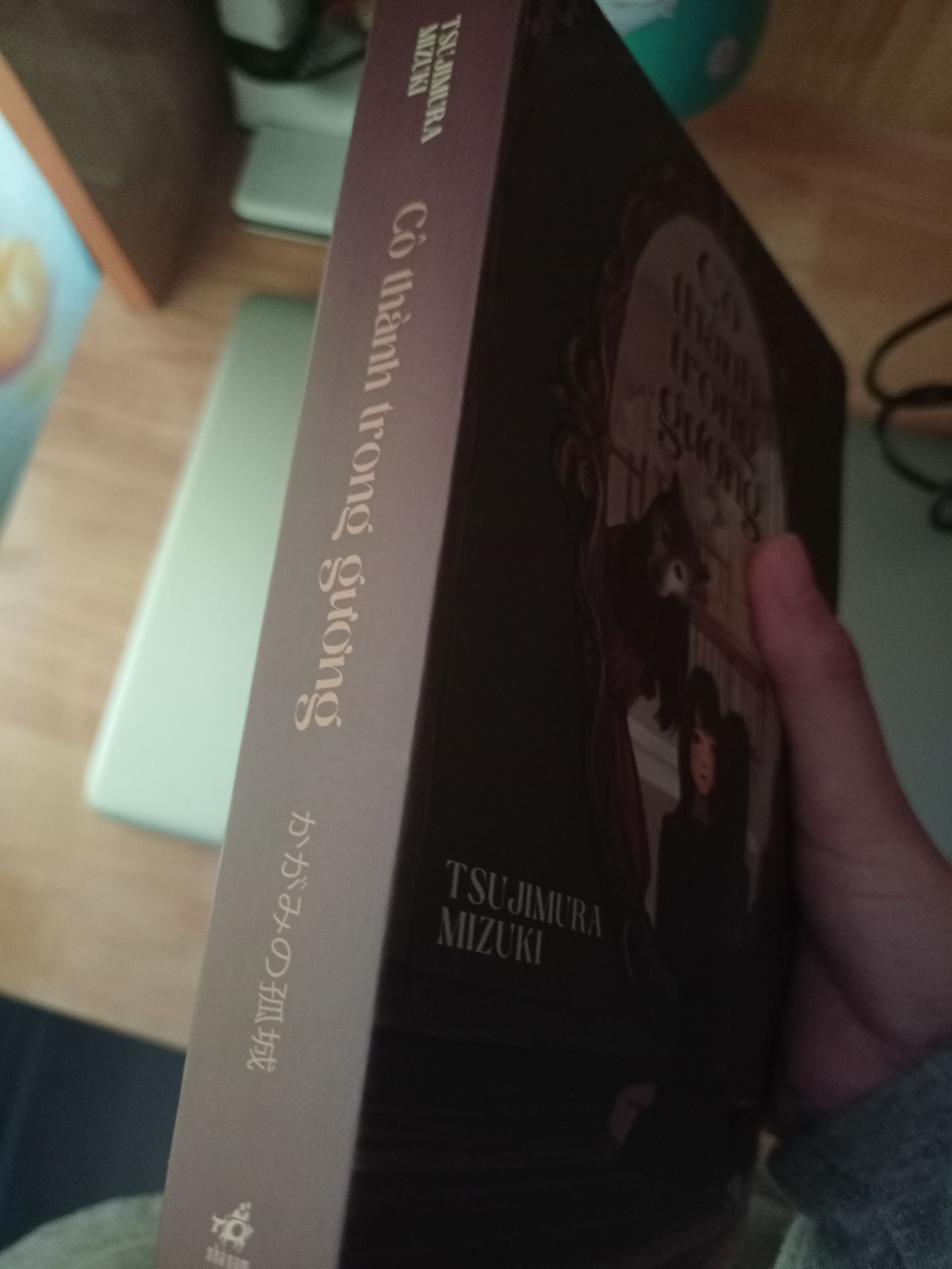 Truyện đọc hay quá chừng luôn. Ban đầu mạch truyện hơi chậm nhưng càng về sau càng cuốn và ở những chương cuối có những cú plot twist rất thú zị và khớp với những chương đầu. Hơi hụt hẫng vì mình thấy những kỉ niệm mà Kokoro có với những ng bạn chưa đủ nhiều và sâu sắc cũng như giây phút phải chia xa vẫn chưa thật sự đột phá cảm xúc. Mình không muốn spoil, mn mua đọc đi nha cx hay lắm đó
