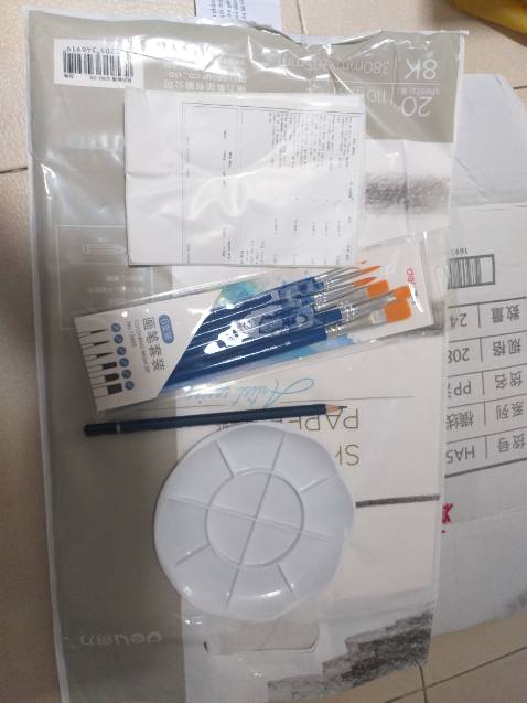 Mình cũng bị tình trạng giao thiếu hộp màu Acrylic và nhận được lời xin lỗi của shop như ảnh đính kèm. Đơn hàng mình đã thanh toán online khi đặt hàng nhưng nhận hàng bị thiếu mà không nhận được bất kỳ thông báo nào của shop trước khi nhận hàng. Thật sự thiếu chuyên nghiệp.
Hy vọng shop bổ sung lại sản phẩm bị thiếu trong thời gian tới để mình được chỉnh sửa cái khẩu nghiệp này khách quan hơn. Cảm ơn!