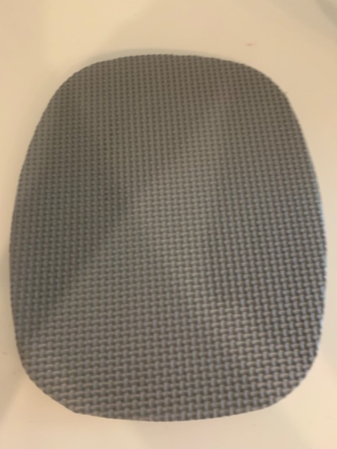 Sản phẩm có tấm thảm 18 lỗ màu xanh mà khi giao chỉ có hai cái hít và hai miếng xốp nhỏ, ko có gang tay tặng kèm như thông tin mua, làm mất thời gian.