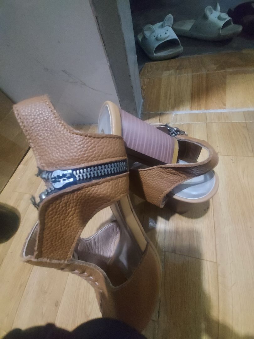 mang được 2 ngày và hỏng khóa. mang được 2 ngày và hỏng khóa.