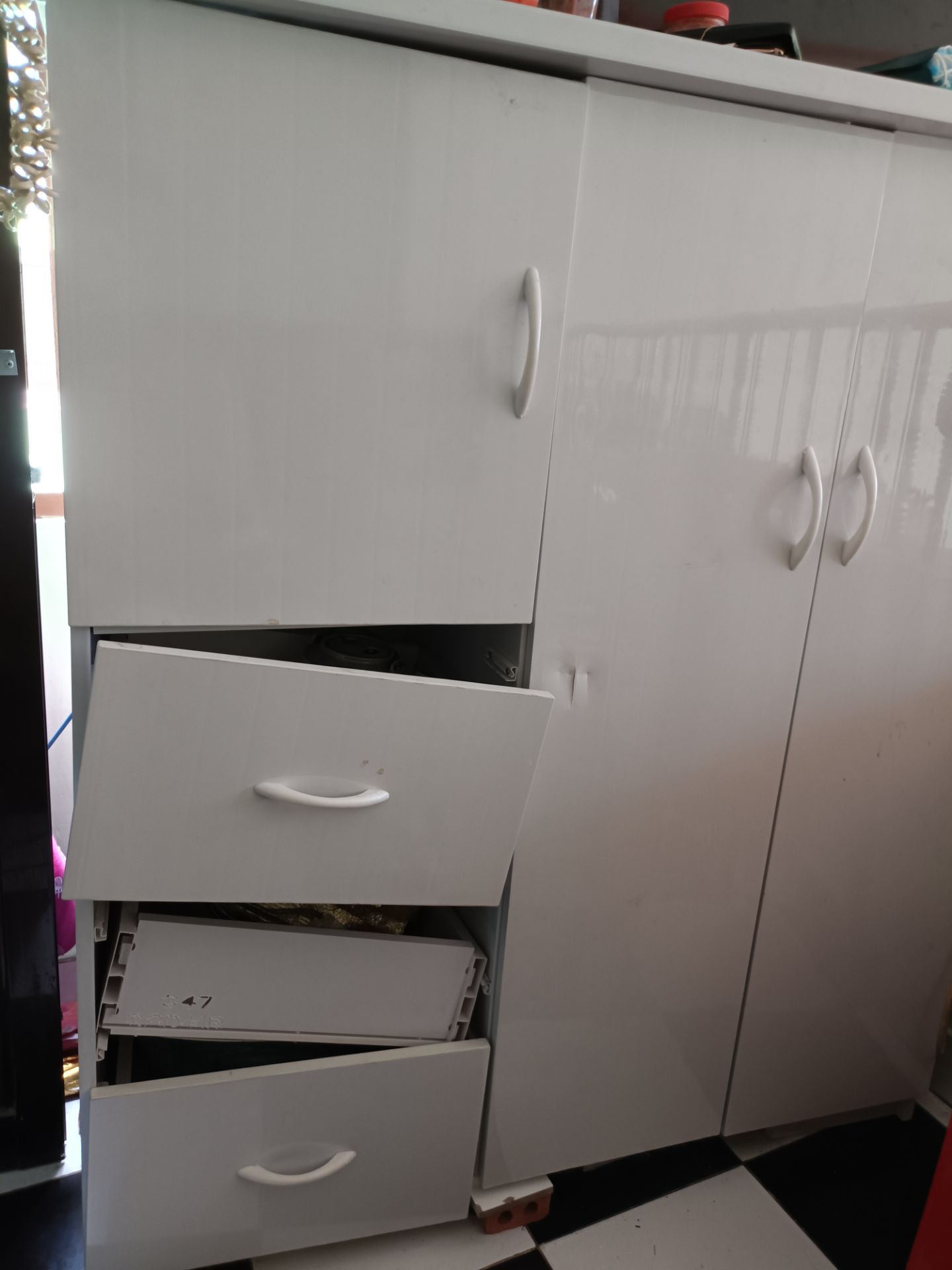 ko chắc chắn rất dễ bung nắp