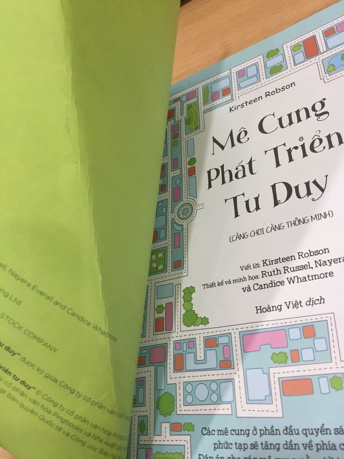 Lúc nhận sách mình rất không hài lòng, sách rất bẩn, quăn góc, bị gãy cả bìa trước lẫn bìa sau. Rất thất vọng về Tiki!