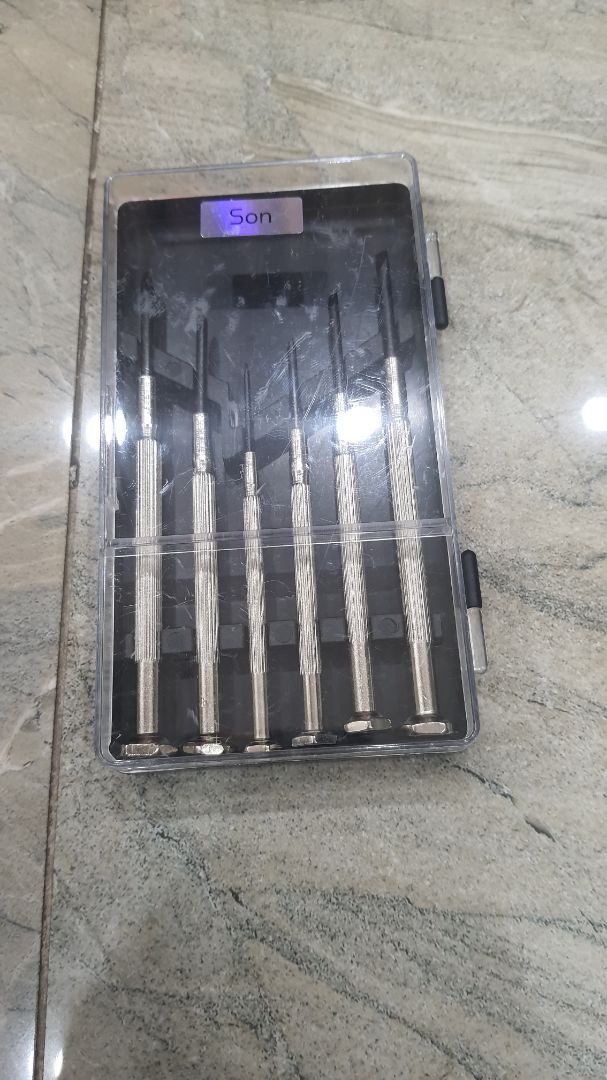 Tô vít dùng thì ổn, nhưng hộp hơi lỏng lẻo, dễ bung. nếu để trong hộp dụng cụ, dễ bị rơi ra khỏi hộp. thích hợp cho việc để trên bàn, ít cọ sát Tô vít dùng thì ổn, nhưng hộp hơi lỏng lẻo, dễ bung. nếu để trong hộp dụng cụ, dễ bị rơi ra khỏi hộp. thích hợp cho việc để trên bàn, ít cọ sát