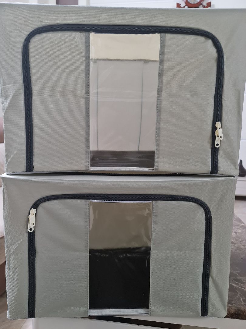 Giao hàng đúng hẹn, hàng đóng bọc cẩn thận, màu sắc nhã nhặn. Khung thép chắc chắn. Hàng mới nên vải sạch, có thể sử dụng được luôn. Bốn góc may cẩn thận nhưng vì khung thép quá căng nên rất dễ bung chỉ, nhẹ tay hơn là được. Nói chung là hài lòng, sẽ tiếp tục ủng hộ shop.