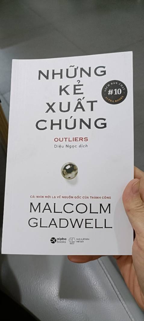 Rất kỳ vọng, nhưng:
- sách chất lượng giấy mỏng. Nội dung sau lộ phần trang trước rất khó chịu.
- chữ mờ làm điều tiết mắt rất mỏi
- chất lượng in, màu mực không đủ tốt.
- bìa sách dơ bụi, gáy sách cong vẹo.
Rất mong đổi lại quyển khác. Đây là quyển mình rất kỳ vọng. 

Xin cảm ơn