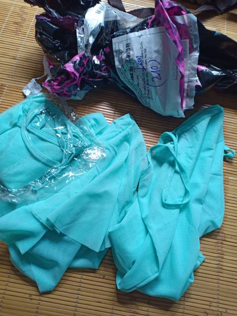 Shop này làm ăn rất vớ vẩn, đặt 1 đằng giao hàng vớ vẩn. Đề nghị tiki loại bỏ shop này để không ai bị *** như tôi