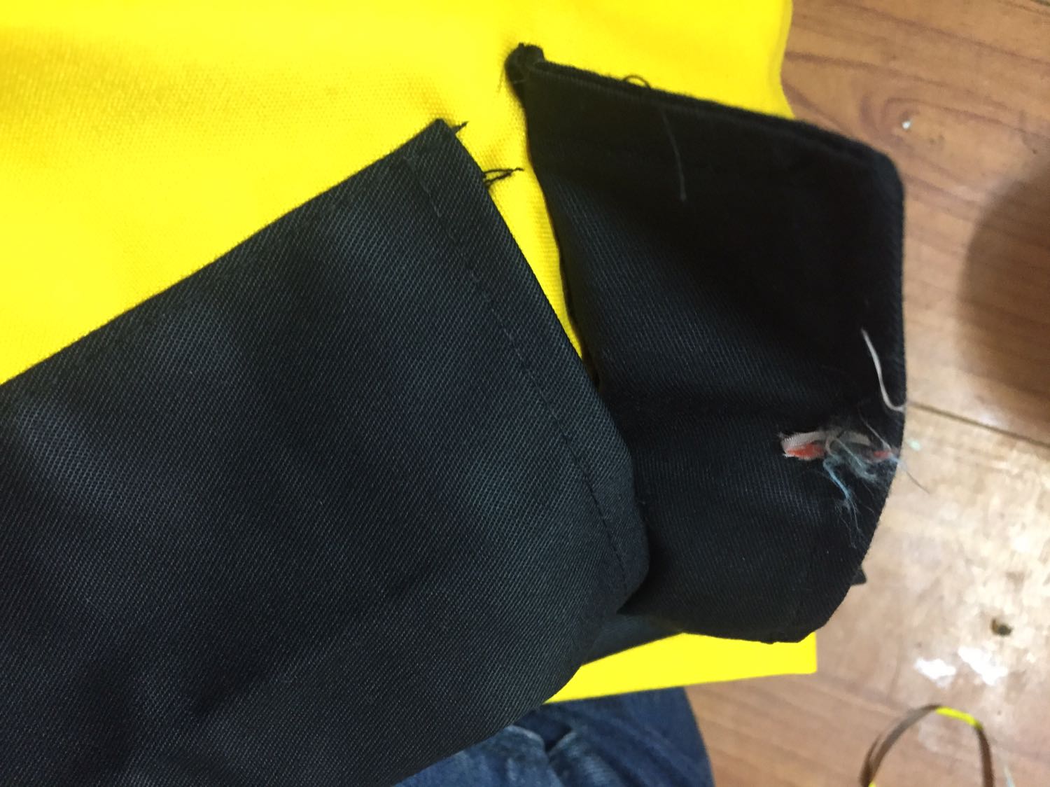 thất vọng quá.sản phẩm quá mỏng.chỉ có mỗi 1 lớp vải thô ở ngoài và 1 lớp nilong ở bên trong.Đường chỉ may thì xơ xài,cẩu thả.Tiki cho mình trả hàng với