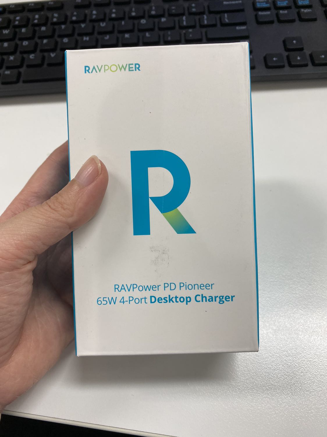 Sản phẩm niêm phong đầy đủ, sử dụng ổn định, sạc tương đối nhanh, dây cắm dài, tiện mang đi du lịch hoặc đi xa thì chỉ cần 1 ổ này là ok rồi! Tiki giao hàng nhanh!