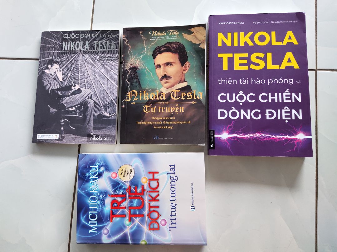 sách có bọc nilon mà bị thấm nước từ trước, trong khi 3 quyển sách khách đóng hộp cùng đơn hàng thì không bị gì :(