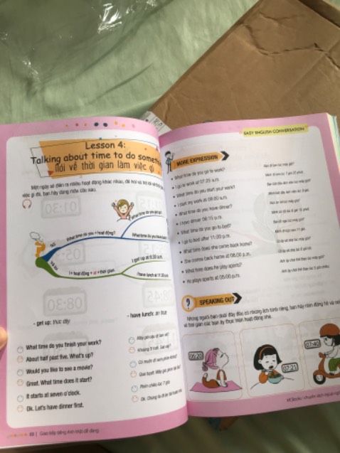 📖 MCbooks
• Chất lượng giấy tốt
• In rõ nét
• Nội dung dễ hiểu
• Phù hợp cho người muốn học giao tiếp tiếng Anh dễ dàng
• Hỗ trợ dịch vụ khách hàng nhanh
Mình có tham khảo qua nd sách trước rồi mới quyết định mua

🛍 Tiki
• Giao hàng nhanh
• Dịch vụ bao sách bookcare rất kỹ và đẹp
• Đóng gói kỹ càng, bằng hộp giấy
Xin cảm ơn ạ!