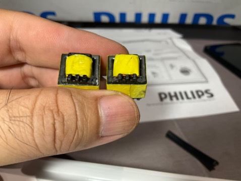 Cả 2 cái đều bị hư do vận chuyển nên không dùng được nữa. Tuy nhiên cách xử lý của Philips là gửi bù cho khách 2 cái mới. Cảm thấy được hỗ trợ quá tốt.