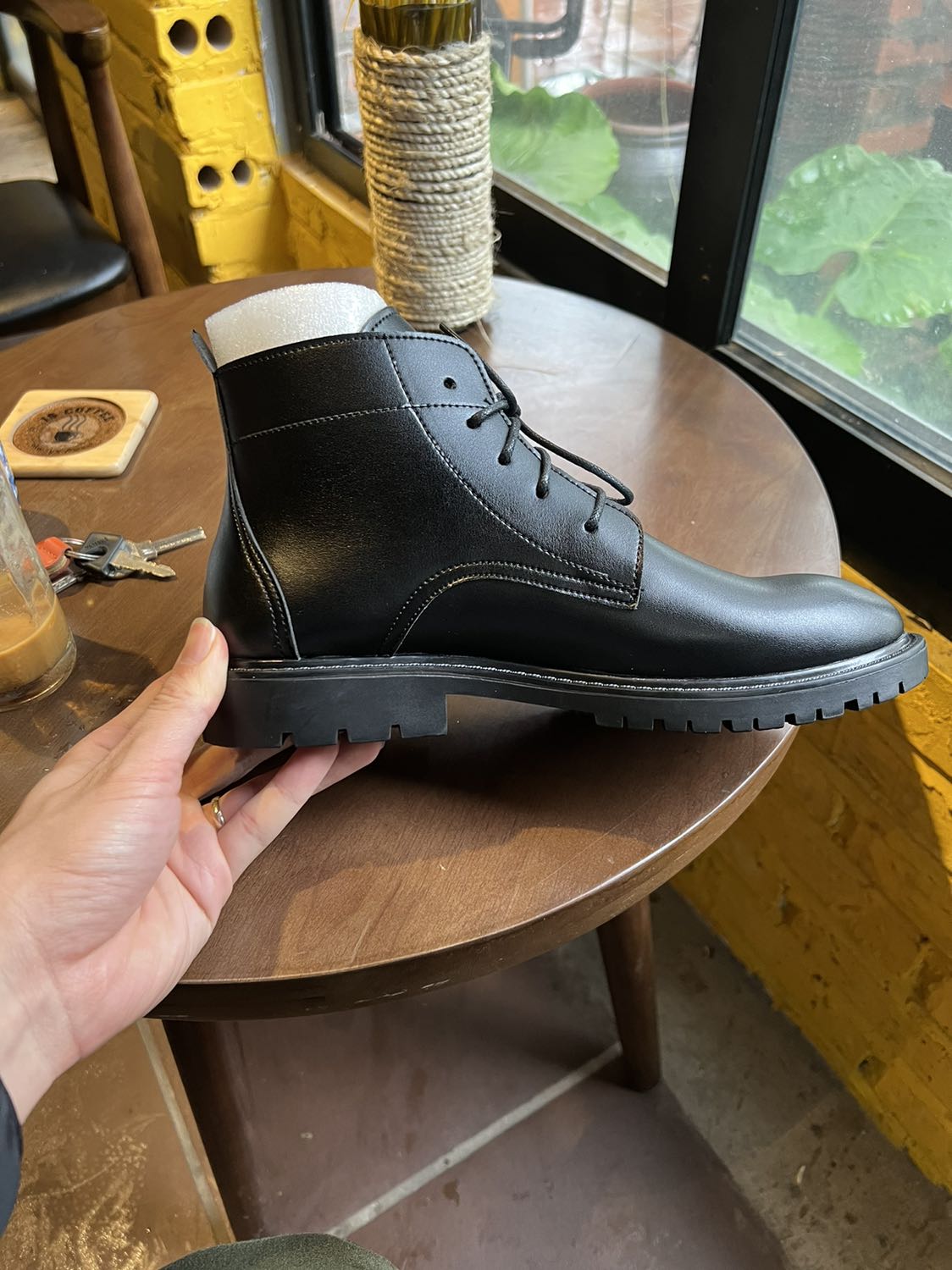 Quá đẹp. Da mềm đế hầm hố cực kỳ ưng ý. Còn được kiểm tra hàng trước khi thanh toán. Shop tư vấn chọn size cẩn thận. Cảm ơn sẽ ủng hộ nếu mua thêm.