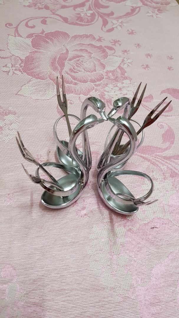 mình đã muốn mua thiên nga này lâu rồi. mua 1 lần 4 con. 2 con mình chưng bàn ăn và chưng Tết. 2 con tặng người nhà. thiên nga đẹp, sắc sảo. cảm thấy rất hài lòng. cảm ơn nhà bán hàng Dandihome và cảm ơn Tiki rất nhìu! sẽ luôn ủng hộ tiki và Dandihome