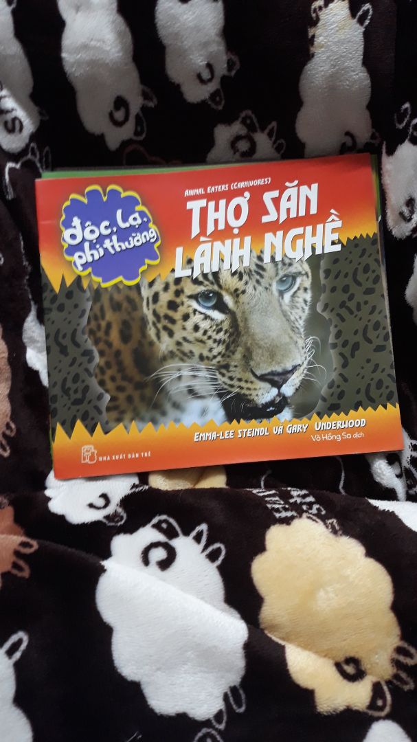 Sách bé, gọn, đọc lúc chơi chơi giải trí được. Mình mua sale 91% nên cũng rẻ. Cảm ơn Tiki nhiều lắm. Hàng gói cẩn thận, sách cũng mới. Bên GHN giao rất tệ