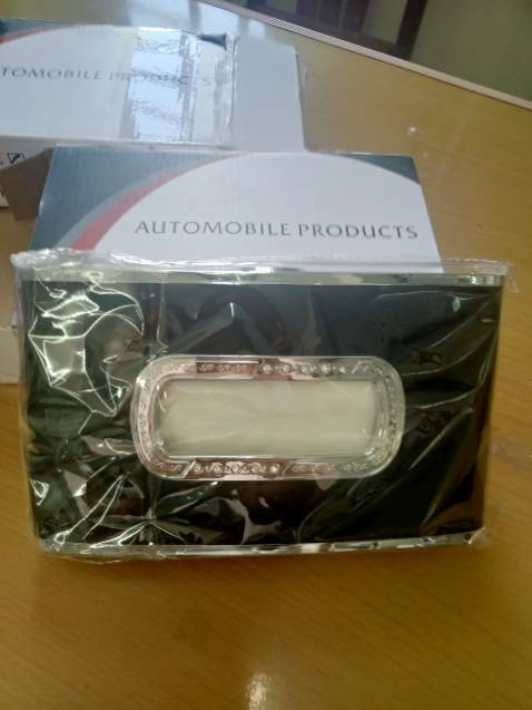 tôi mua 02 bộ túi treo đồ sau ghế ô tô, xe hơi sau lại giao 02 hôp khăn giấy