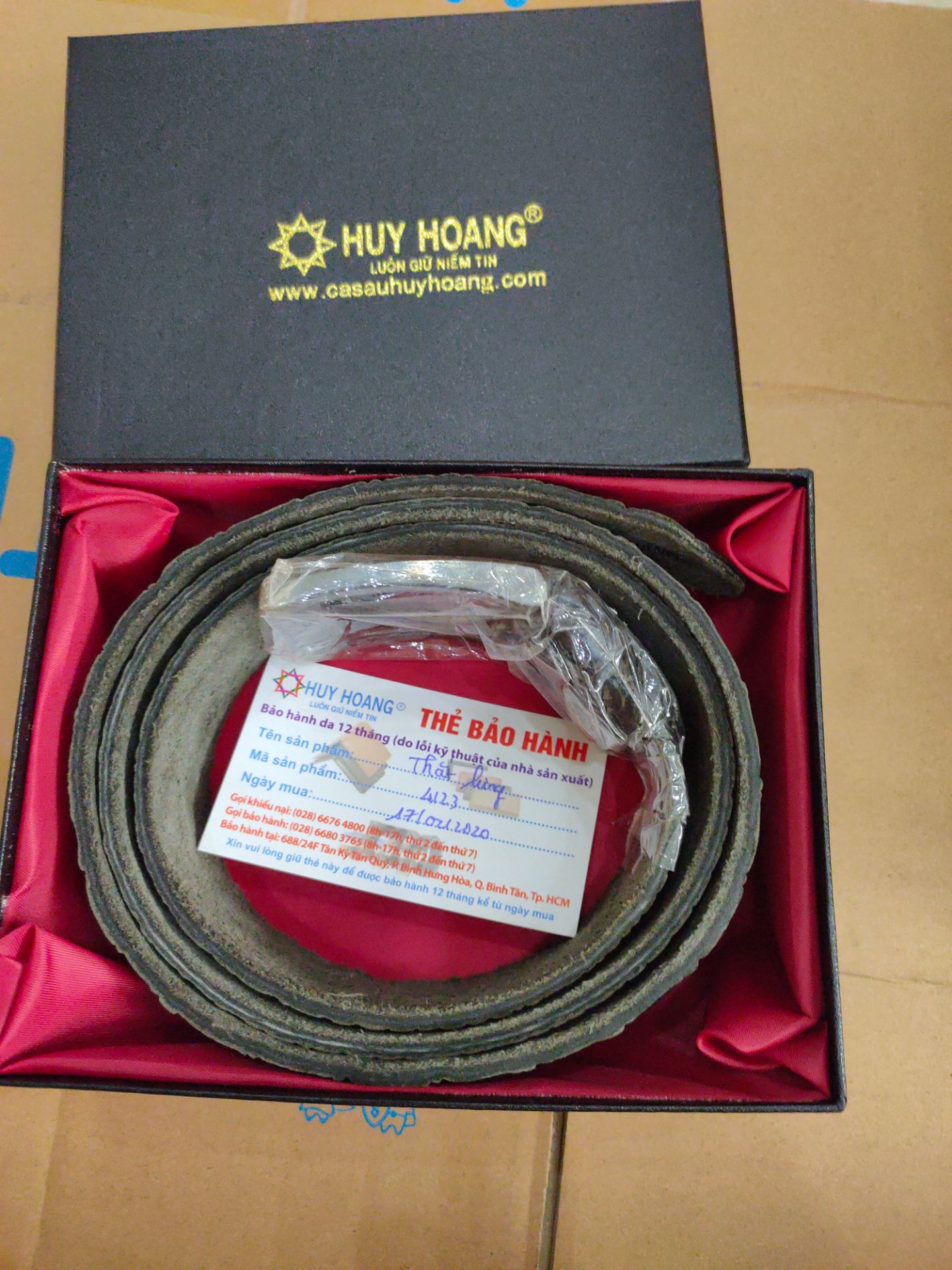 Thắt lưng đẹp, da thật có hộp và thẻ bảo hành 1 năm... rất tốt