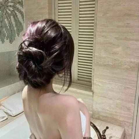 Mẫu mã đẹp mất. Nhưng không bén