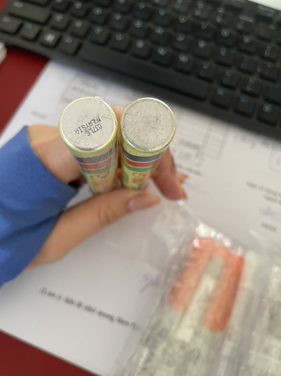 Mua Mấy cây viết mà có cây màu cam nhìn cũ như đã sử dụng rồi vậy á, lem luốt, vỏ cũ,... nói chung khá thất vọng về sản phẩm