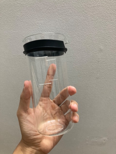 Bình thiết kế đẹp, chắc chắn nhé. Tuy nhiên hơi nhỏ, xài một người thì ok. Mỗi lần dc tối đa khoảng 300ml cf ah.