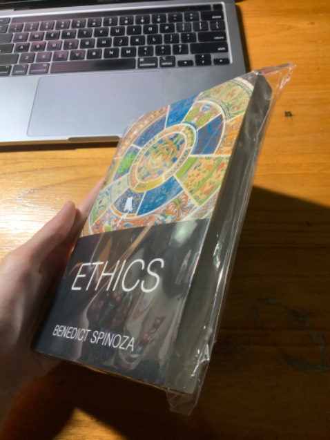 Giao hơi lâu, sách bọc ni long trong cẩn thận nhưng thấy sách hơi mờ chữ với title trên bìa sau hơi lệch..