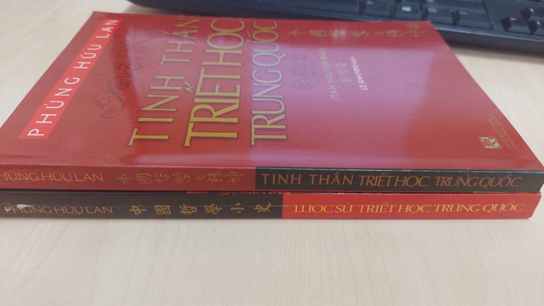 Phùng Hữu Lan vừa là nhà triết học vừa là một sử gia triết học Trung Quốc. Học thuật của ông có thể tóm tắt trong câu đối “ Tam sử luận cổ kim, Lục thư kỷ Trinh Nguyên”.            
Về phương diện lịch sử triết học, bộ Tam sử: Trung Quốc triết học sử, Trung Quốc triết học giản sử và Trung Quốc triết học tân biên.
Về phương diện triết học, bộ Trinh Nguyên lục thư : Tân lý học, Tân sự luận, Tân thế huấn, Tân nguyên nhân, Tân nguyên đạo và Tân chi ngôn.
Tinh thần triết học Trung Quốc – hay Tân nguyên đạo tóm tắt dòng chủ lưu của Triết học Trung Quốc dùng làm nền tảng cho bộ sách Trinh nguyên lục thư trình bày hệ thống tư tưởng mới của Phùng Hữu Lan.
Ra đời sau “ Trung quốc triết học sử” nên Tân Nguyên Đạo có nhiều ý kiến mới mẻ bổ sung cho bộ Trung Quốc Triết Học Sử.
Một ấn phẩm đáng chú ý cô đọng về lịch sử triết học Trung Quốc.