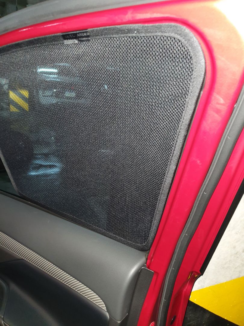 gắn cửa ko chắc chắn.chỉ dính được 2-3 góc.còn đâu hở