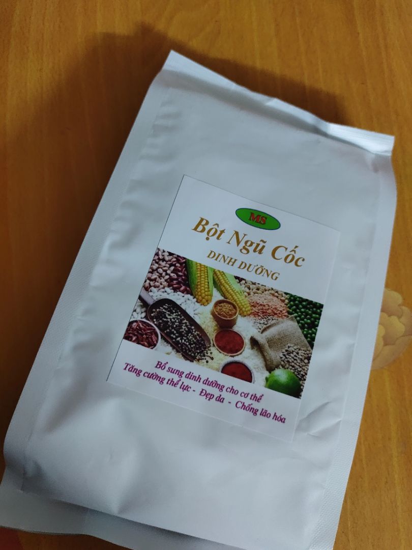 Sản phẩm đóng gói chắc chắn, cẩn thẩn, đúng khối lượng đã ghi. Bột có mùi thơm nhẹ và không có dấu hiệu ẩm mốc. Cảm nhận cá nhân thấy vị hơi khó uống do thấy rõ vị ngô nếp.