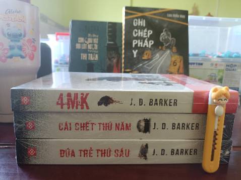 Fahasa gói hàng cực kì đỉnh. Nguyên seal đẹp mê luôn.