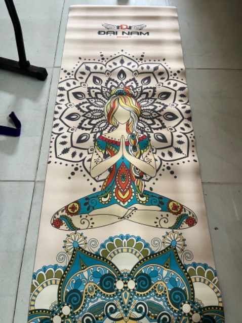 Độ bám ổn,thảm gửi màu hơi khác. Kiểu như da lộn nên rất dễ dơ