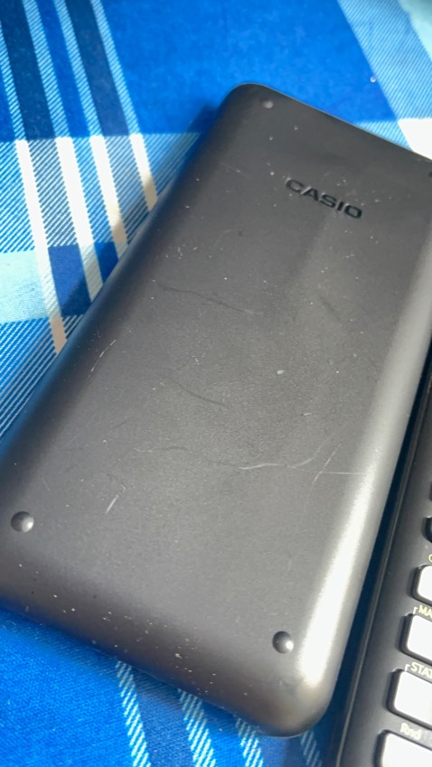 Mua hàng mới, giao hàng cũ, trầy xước. Yêu cầu đổi cái mới gấp.