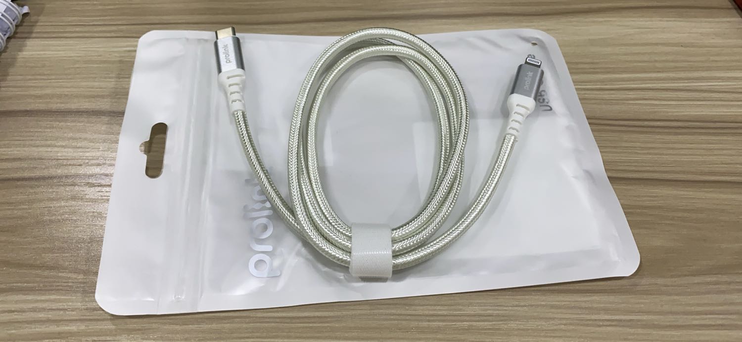 Mới cắm thử thì sạc ok. Không biết về sau thì như thế nào nhưng nhìn bao bì và ngoại hình sản phẩm đẹp đấy.