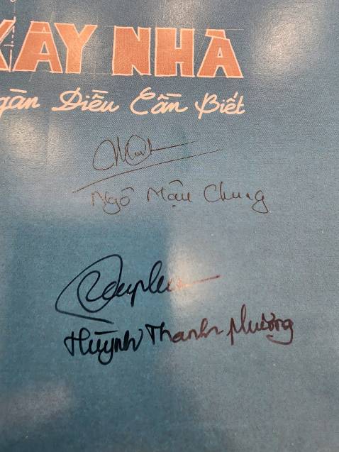 Một cuốn sách cực kỳ hay và rất nên đọc cho những ai xây ngôi nhà mơ ước đầu tiên. Sẽ tiết kiệm dc rất nhiều thời gian và chi phí cho các chủ nhà. Tôi ước gì đọc được cuốn sách này sớm hơn, trc khi xây ngôi nhà đầu tiên.