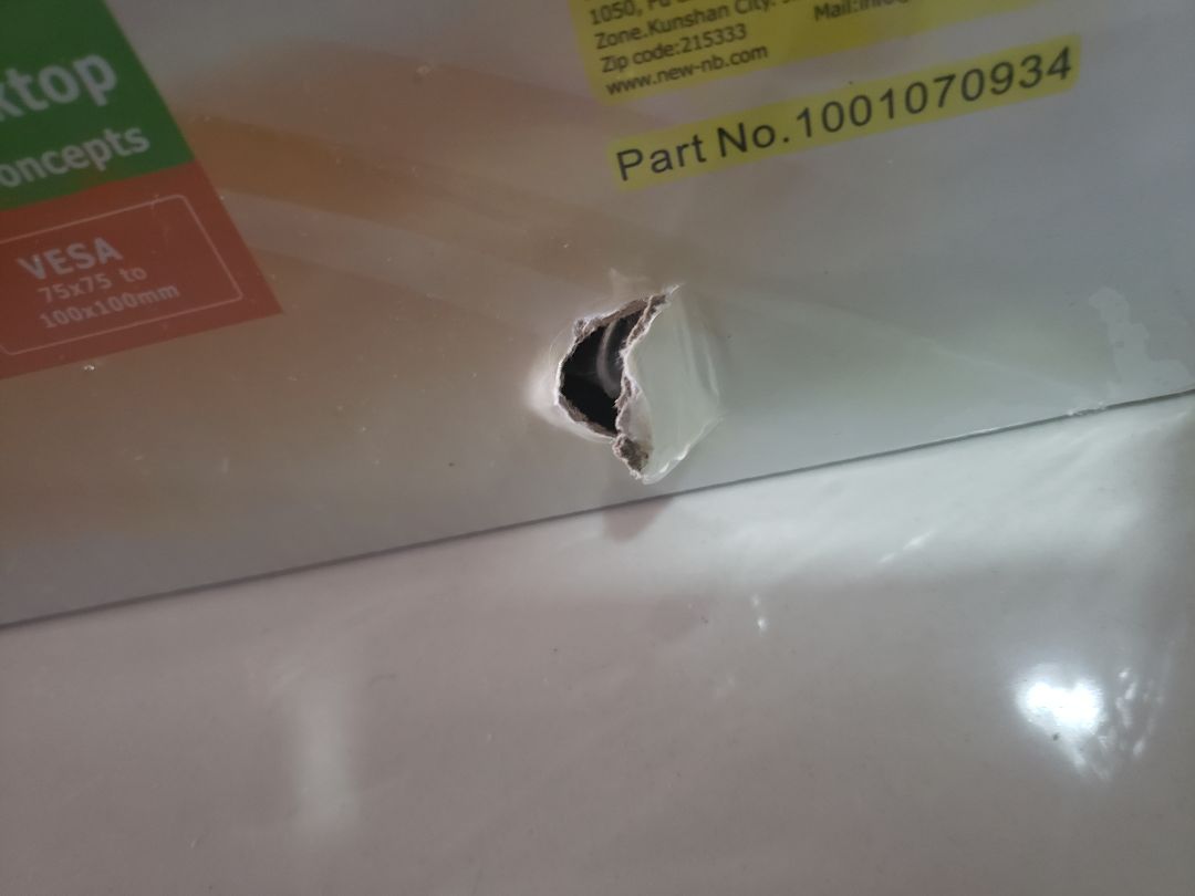 Giao nhanh nên phần giao hàng rất ưng ý, chỉ có trên hộp lủng 1 lỗ mặc dù chưa bóc seal nên không ưng lắm. Hàng vẫn chưa dùng thử nên tạm cho 4 sao