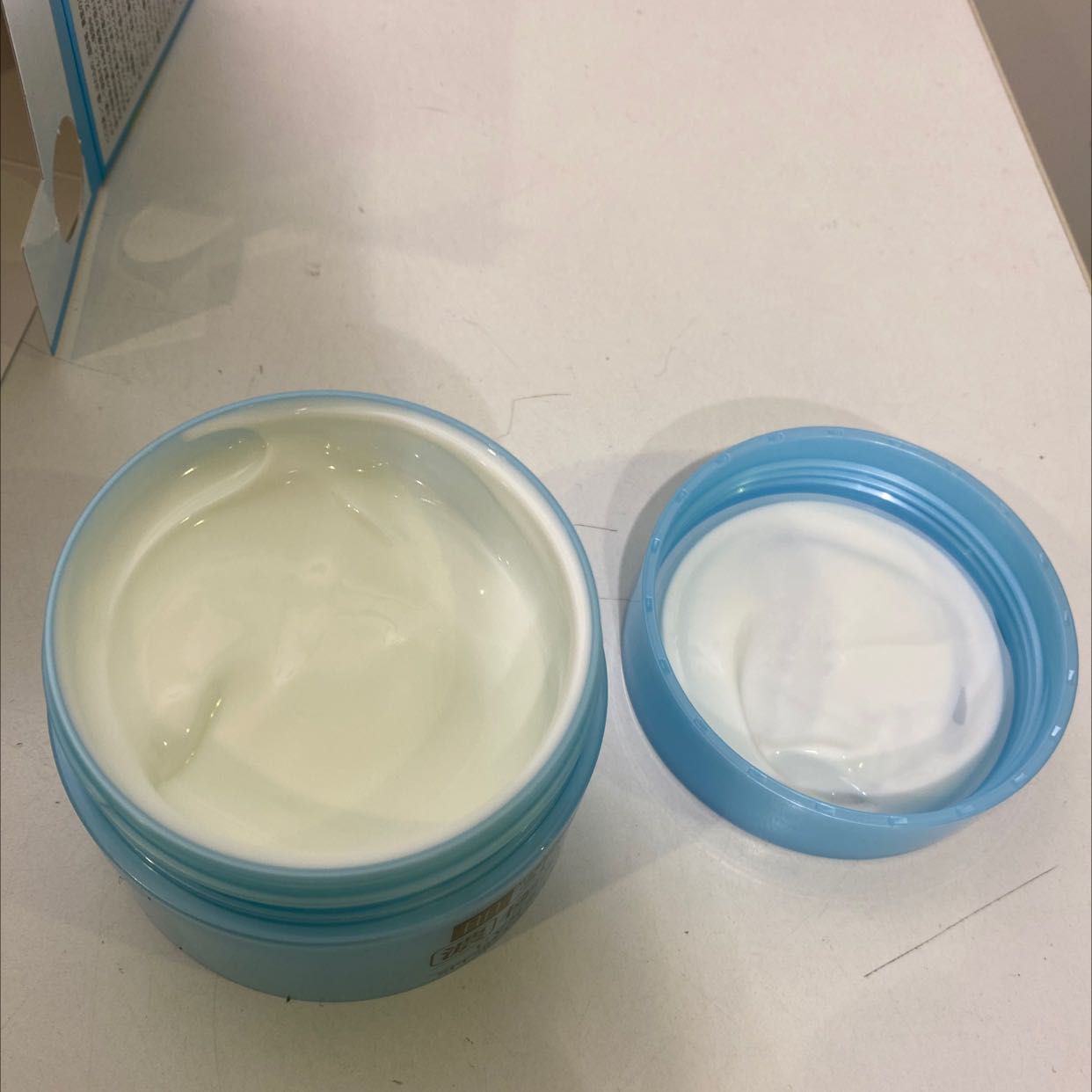 Hơi khác so vs hộp trước mình mua! Đóng gói hàng cẩn thận