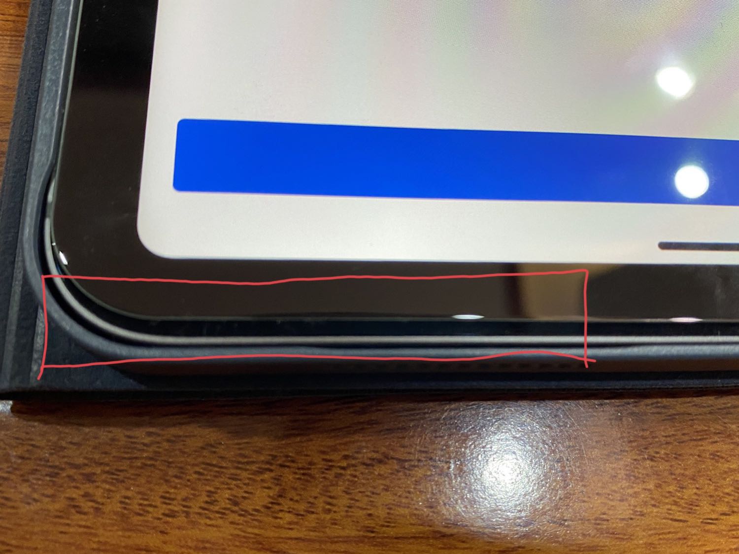 Miếng dán cao cấp, đóng hộp phụ kiện khá xịn. Nhưng điểm mình ko thích là dán ko full viền. Dán sát viền trên, cạnh trái sẽ bị hụt phần viền dưới, cạnh phải của màn hình.