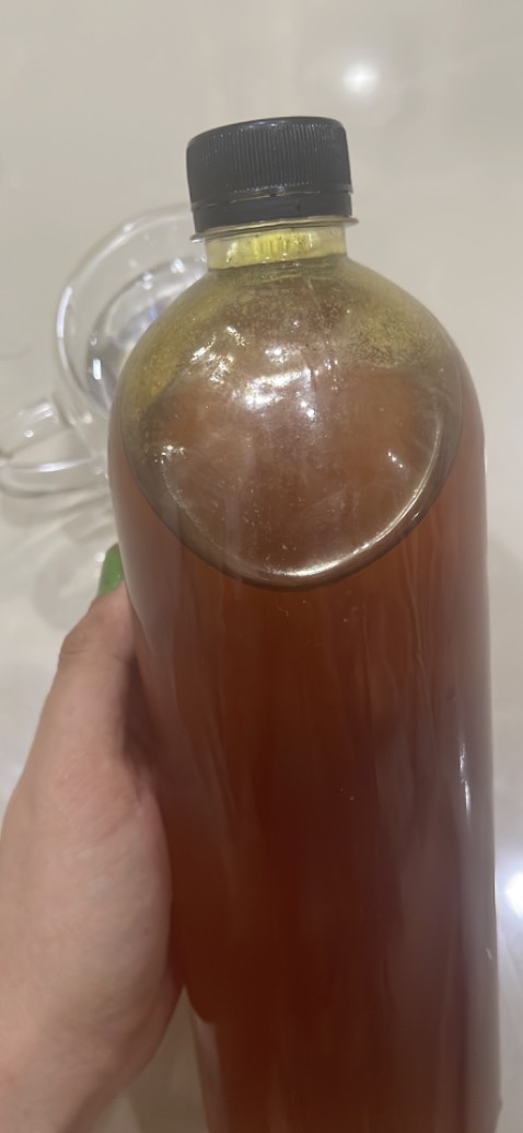 Mật ông không bị tách lớp khi cho vào nước, là mật ông nguyên chất
Sản phẩm có mùi thơm, vị ngọt ít, có vị chát nhẹ, vị chát hơn loại sản phẩm mình từng sử dụng tuy nhiên đây cũng là sản phẩm thiên nhiên.