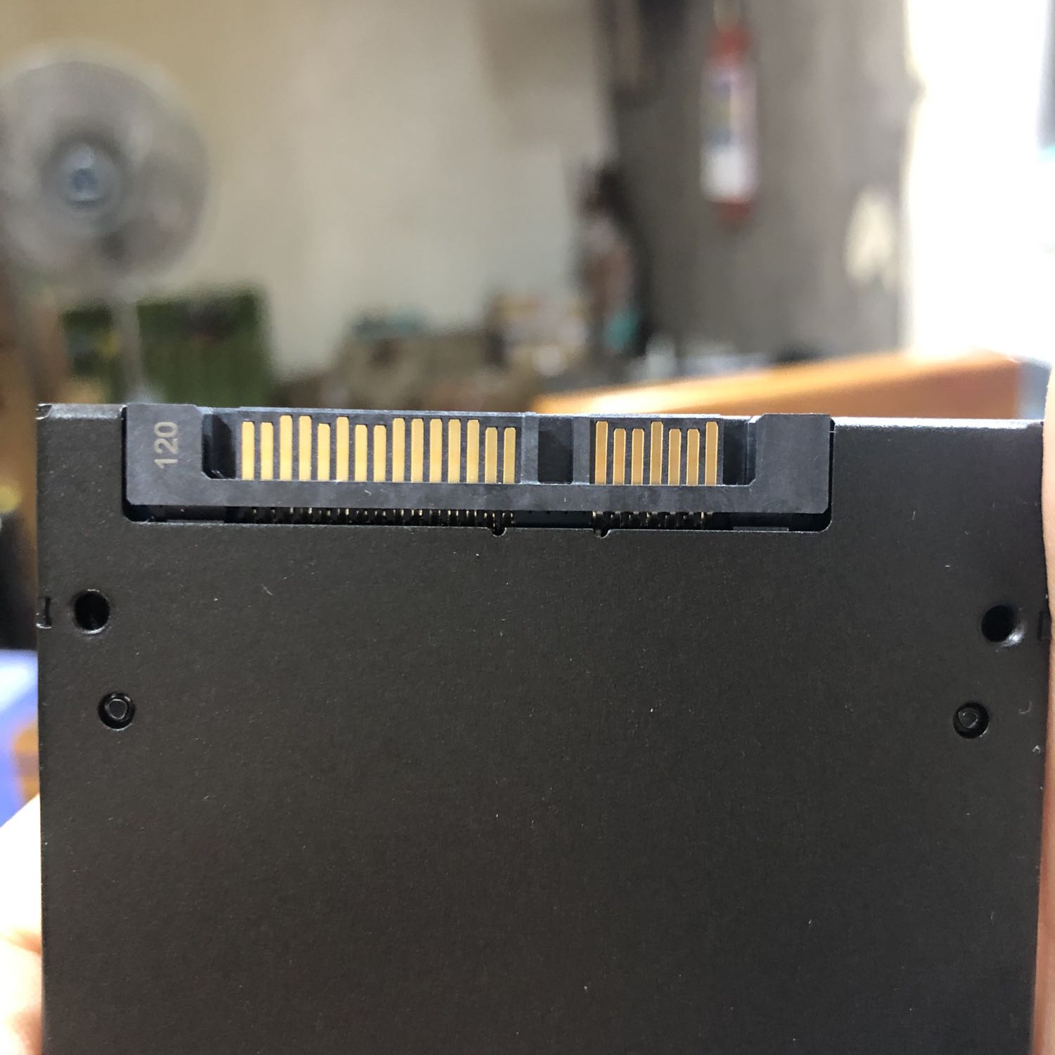 Hàng mới tinh, date 2021. Đóng gói cảnh báo hết sức...cảnh báo tuy nhiên không bọc xốp nổ nên lọc cọc trong hộp (shop lưu ý đóng gói cẩn thận hơn). Plug and play cài xong chạy vù vù. Vote shop 4 sao+. Đề nghị đóng gói cẩn thận hơn, thanks!