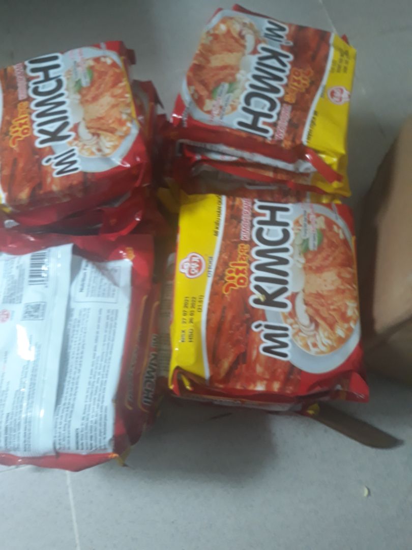 2 gói mì bao bì bị hở, không biết có ăn được không