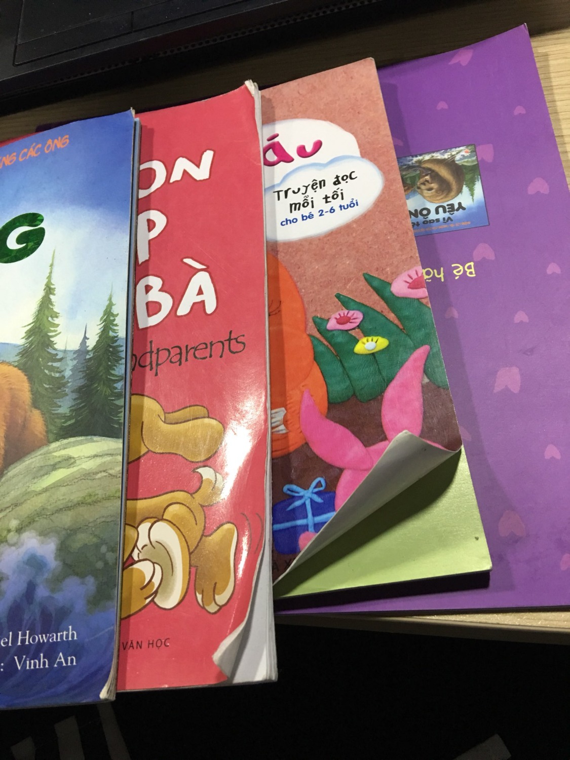 Mình mua hàng tiki nhiều rồi mà lần này tiki xử lý chán quá. Đã phản ánh lên tổng đài 3  lần vẫn chưa được giải quyết
Giao sách đã cũ, sờn, hoàn hàng đến nay chưa giao lại sách, chưa hoàn lại tiền