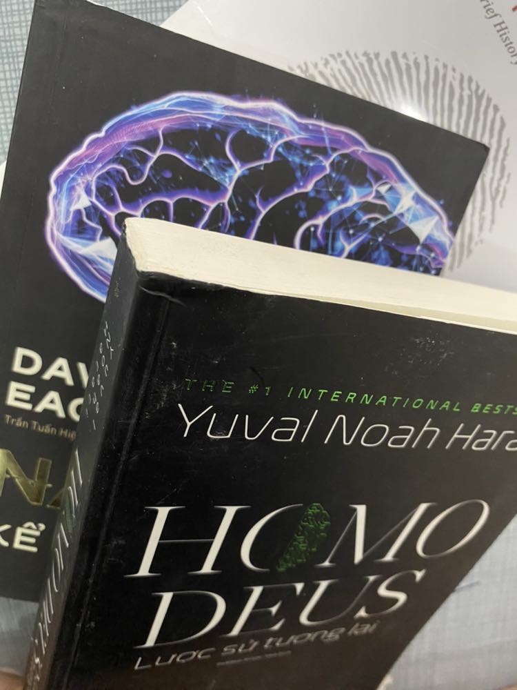 Tiki đóng gói thùng giấy sơ sài ghê, sách đến tay mình móp góc trầy nhiều, mấy quyển không được bọc màng nhựa trầy cũ thấy thương luôn 😞