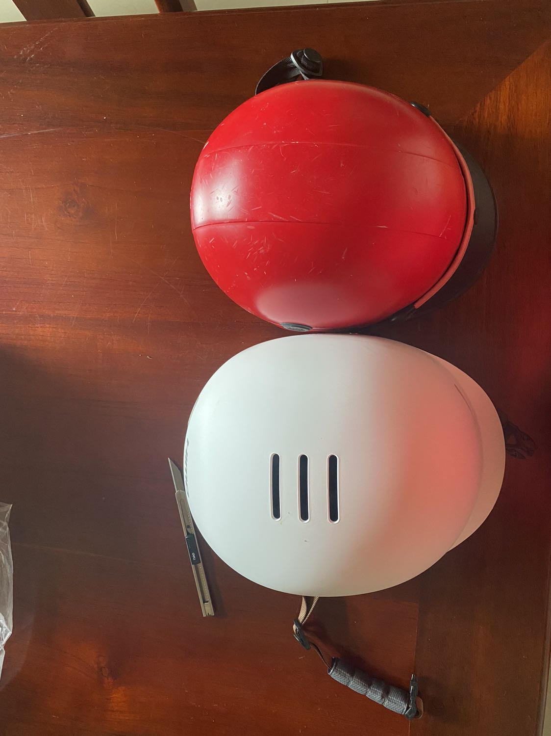 Nón to hơn bình thường, nút gài hơi nhỏ, tay to thì hơi khó bấm nha! Nón to hơn bình thường, nút gài hơi nhỏ, tay to thì hơi khó bấm nha!