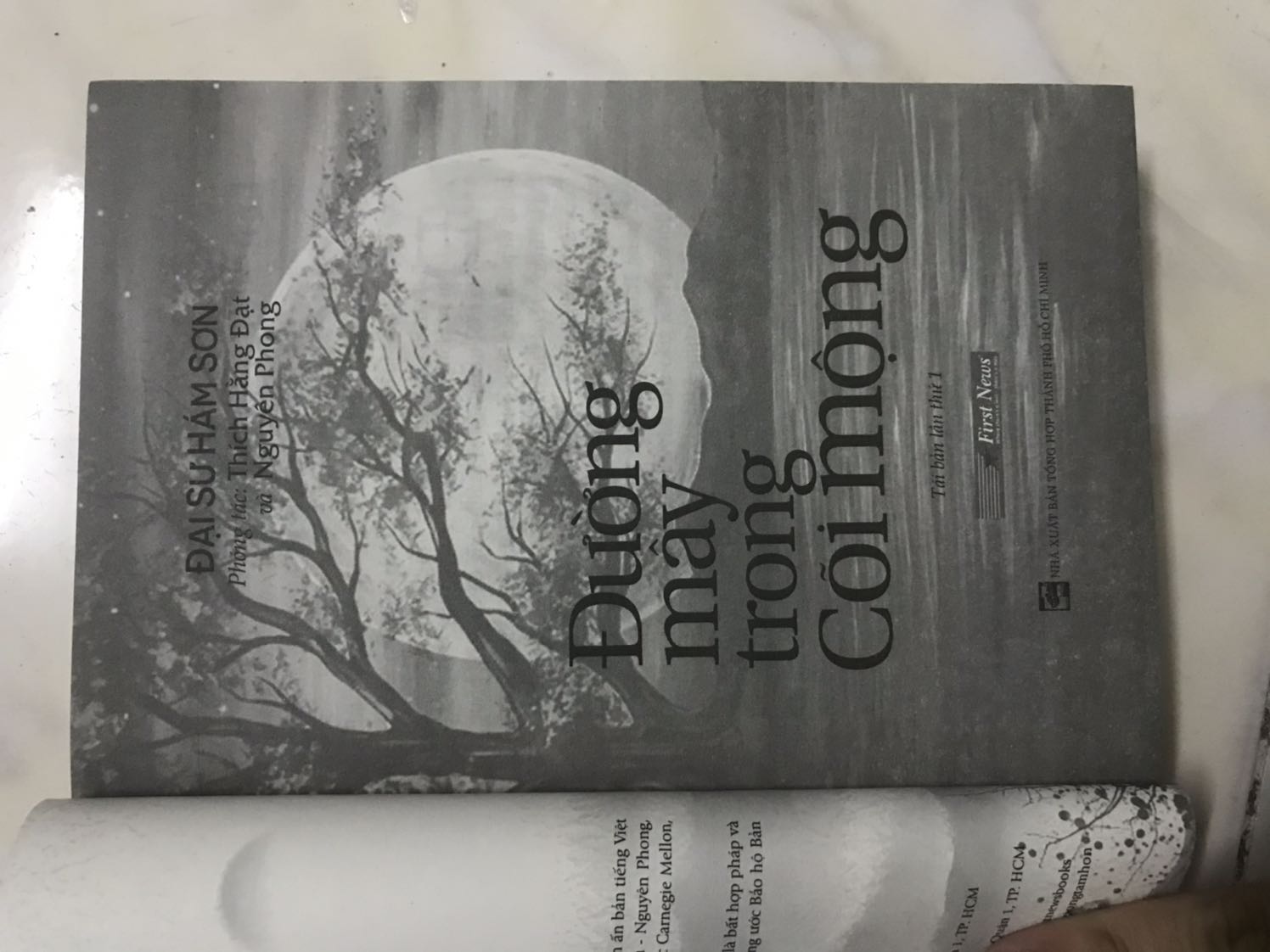 Hay. Nội dung rõ ràng, có tính triết lý. Khả năng phóng tác tài tình của tác giả tiếp tục được phát huy. Quan tâm đến khía cạnh tâm linh tôn giáo thì nên đọc.