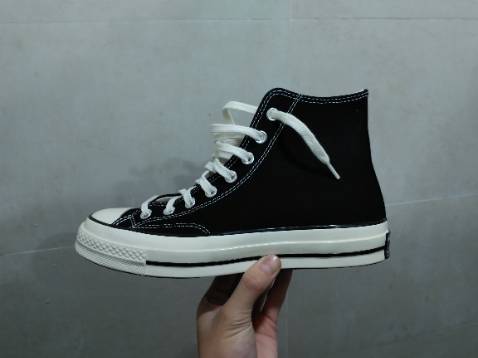 Hàng chuẩn real,đi êm, đẹp nhưng có một số lỗi nhỏ như chỉ thừa và hộp móp nhưng vẫn có thể bỏ qua!!