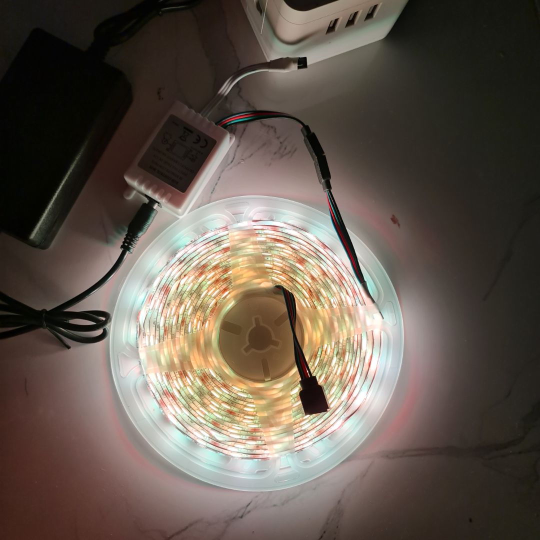 Led quá xịn. Mình có sẵn bộ điều khiển rồi nên chỉ mua cuộn dây. Led chất lượng cao. Rất hài lòng.