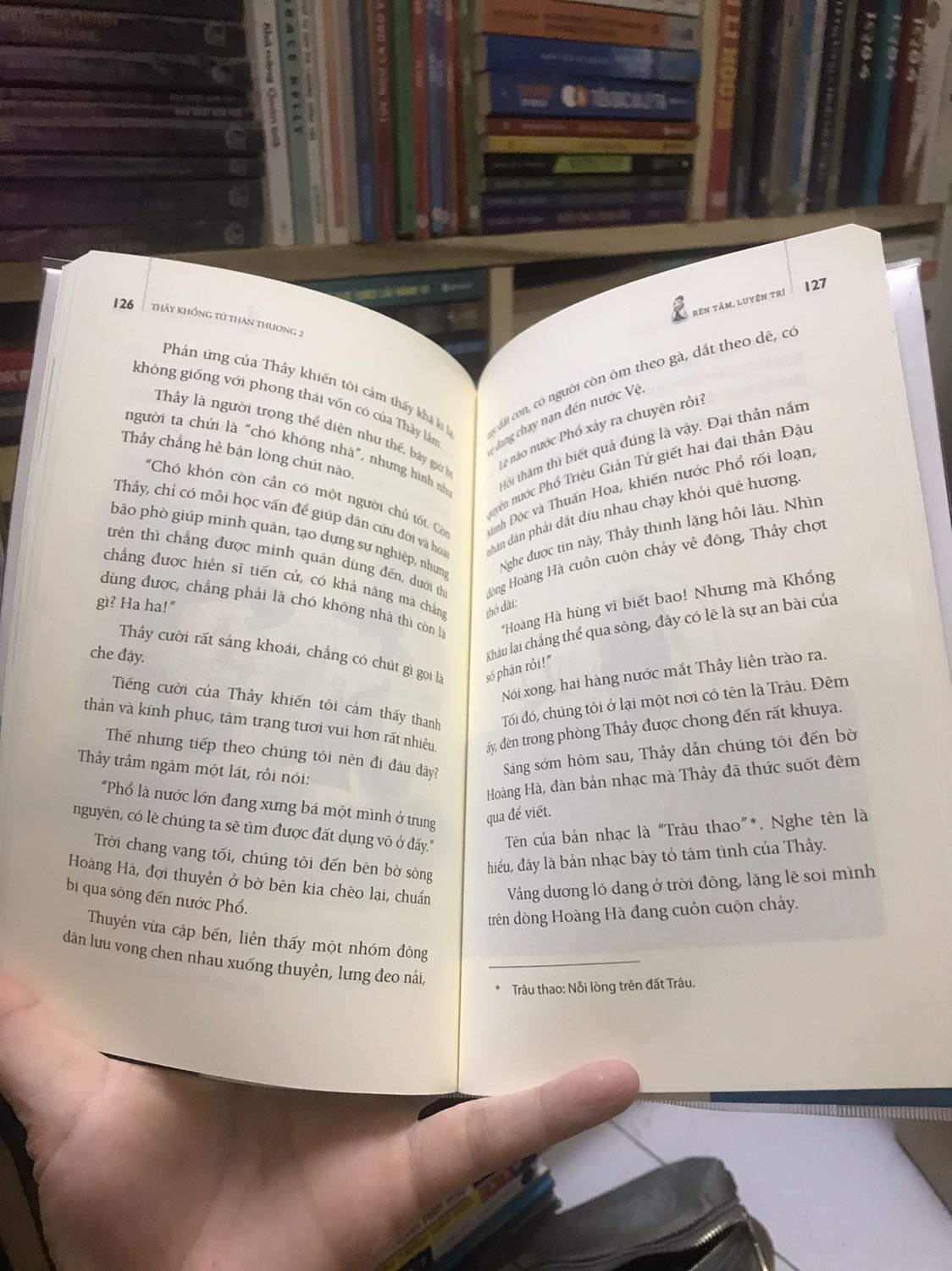 Đây hiện tại là quyển sách mình yêu thích nhất trong năm nay. Và có lẽ cũng sẽ là một trong những quyển sách mình yêu thích nhất trong đời. Mình đã tự cho rằng mình đã trở thành học trò của Thầy Khổng Tử. 5* không đủ để đánh giá quyển sách yêu quý này. Cảm ơn Tiki, tác giả Ngô Cam Lâm và dịch giả Văn Lâm cũng như Văn Lang Book đã mang tới cho mình kho báu trí tuệ đáng quý như vậy.