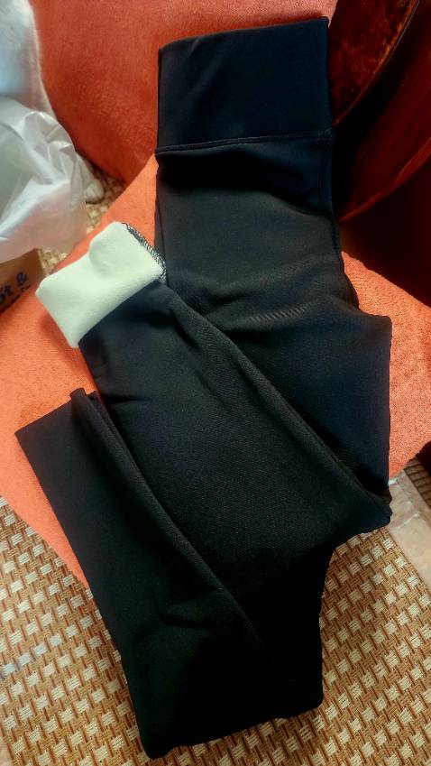 Chất liệu mềm mịn, co giãn tốt.👍