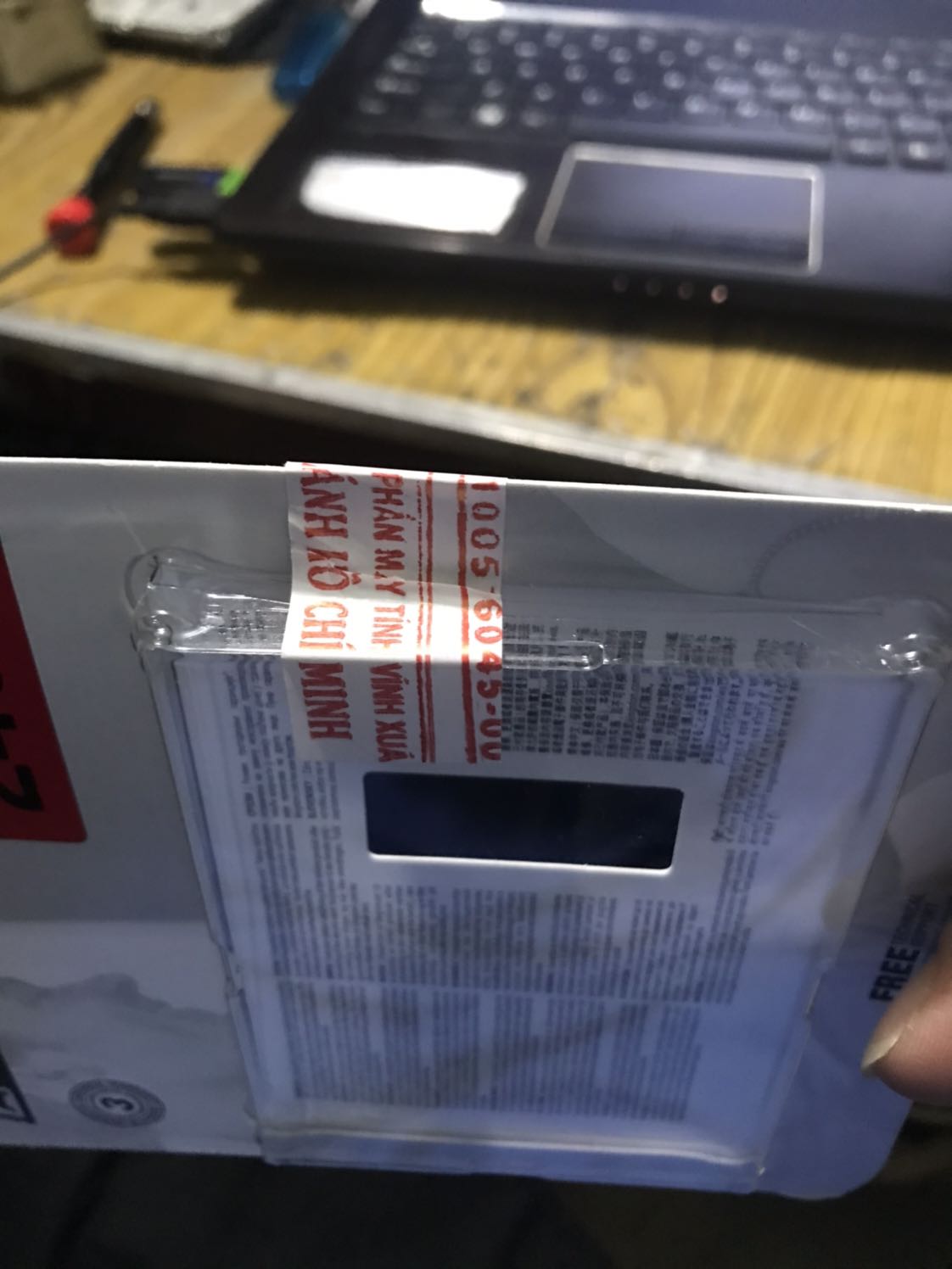 Chào trung tâm. Mình đã nhận đc hàng đổi tra bảo hành cho đơn hàng mã số  #420988787 . Hôm nay mình bóc sản phẩm lắp vào máy cài đặt chạy thử nhưng: Sản phẩm đổi trả bảo hành lần này cũng vẫn lỗi. Đề nghĩ trung tâm nghiêm túc giải quyết rõ ràng vần đề này Chào trung tâm. Mình đã nhận đc hàng đổi tra bảo hành cho đơn hàng mã số  #420988787 . Hôm nay mình bóc sản phẩm lắp vào máy cài đặt chạy thử nhưng: Sản phẩm đổi trả bảo hành lần này cũng vẫn lỗi. Đề nghĩ trung tâm nghiêm túc giải quyết rõ ràng vần đề này