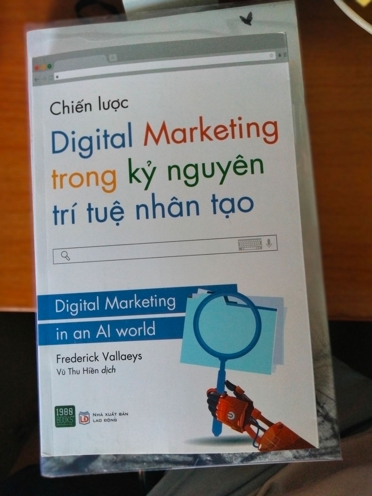 Sách hay mặc dù đọc chưa xong hết mà viết review, tiki giao hàng nhanh và đóng gói cẩn thận lắm ạ