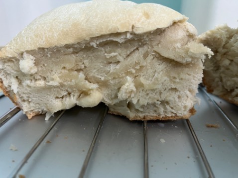 Nhận hàng thấy đóng gói rất tốt. Vừa thử dùng máy, theo y hệt công thức bánh mì nhanh nhưng có vẻ bánh chín không đều, bánh cũng không được đẹp mắt. Sẽ thử thêm các công thức khác, cập nhật sau.