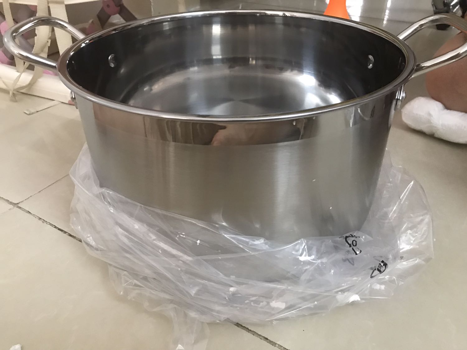 Nồi chắc chắn, đẹp, giao hàng nhanh. Bạn shipper rất dễ thương.